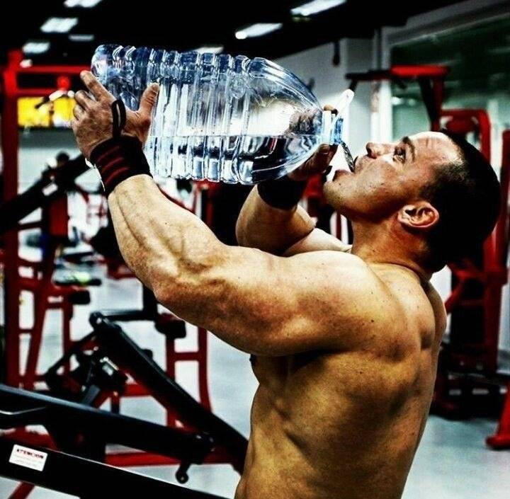 Можно ли пить воду во время тренировки - lovefit.ru