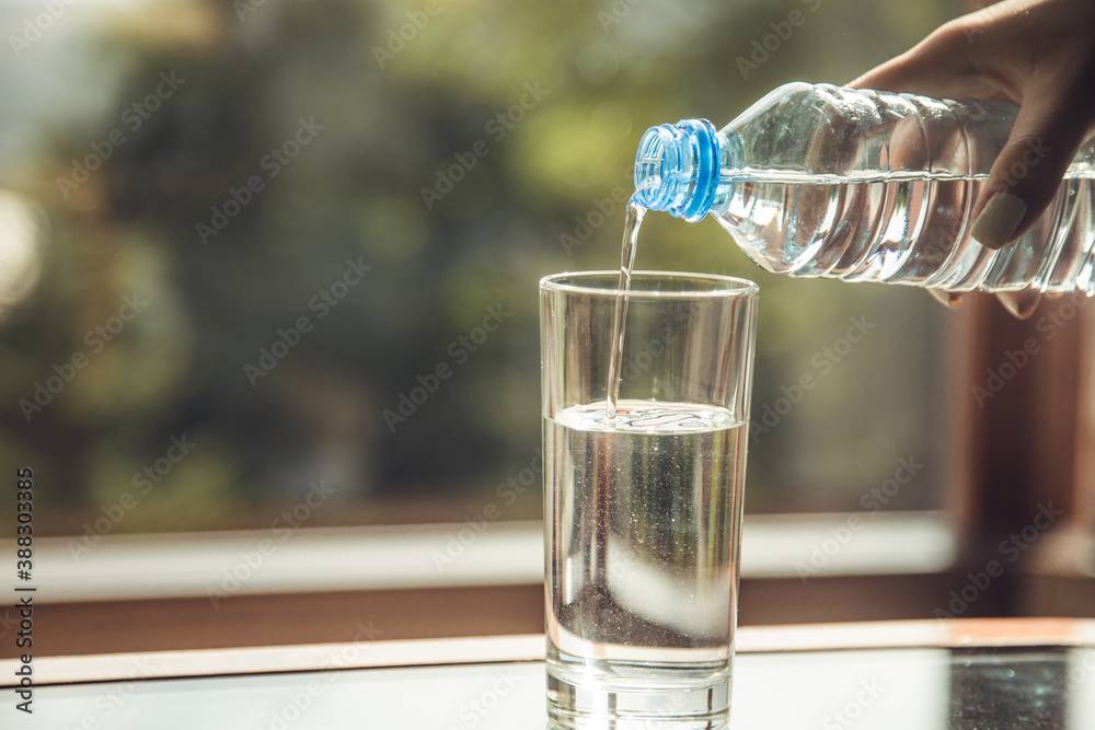Достаточно ли воды вашему организму: простые тесты