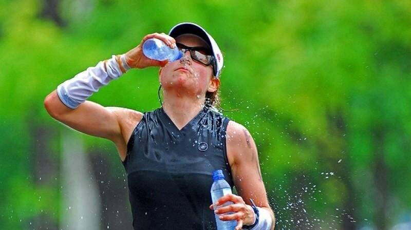 Тренировки в жару: как безопасно заниматься фитнесом и бегом летом в жаркую погоду