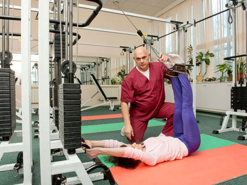 Упражнения при протрузиях грудного отдела позвоночника: показания и противопоказания, подборка упражнений