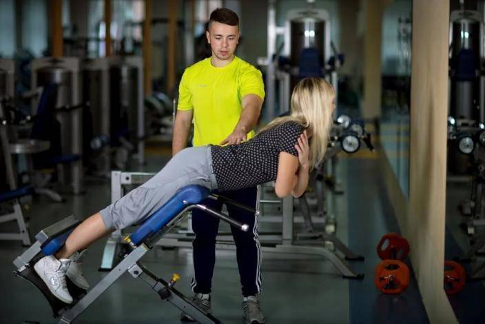 Упражнения в тренажерном зале при остеохондрозе: правила тренировок