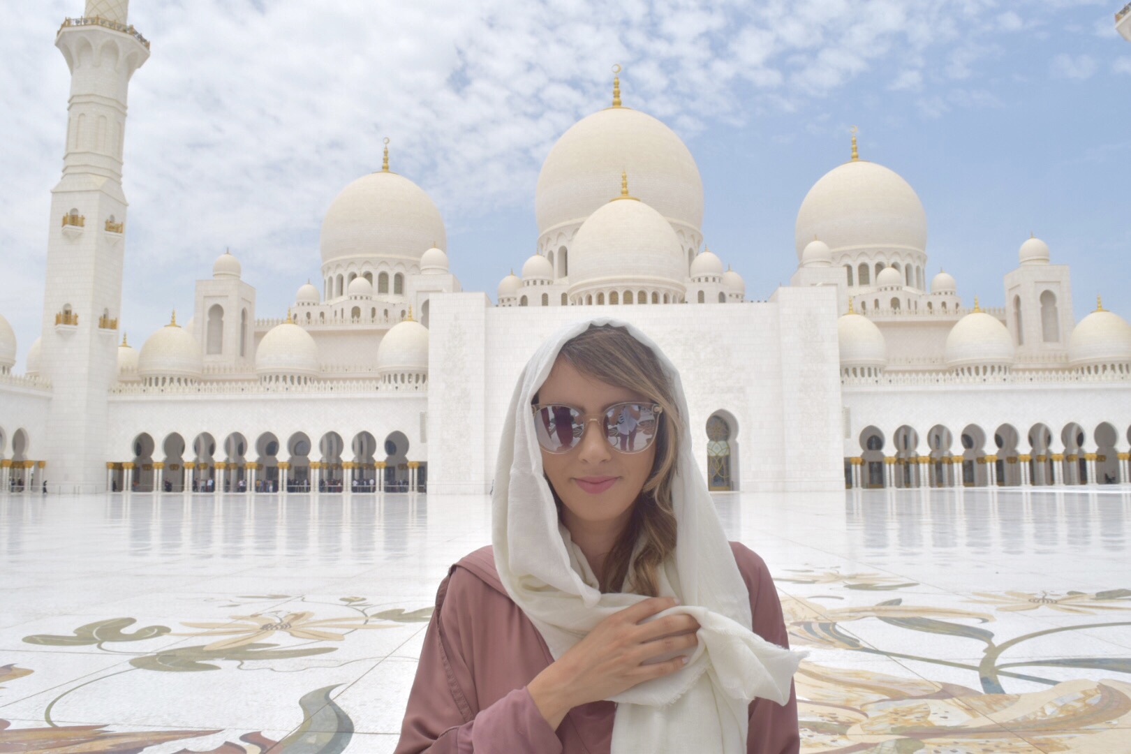 Погода в абу даби температура воды. Мекка Абу Даби. Мечеть Джумейра в Дубае. Абу Даби Дубай. Экскурсионная группа Абу Даби+Дубай.