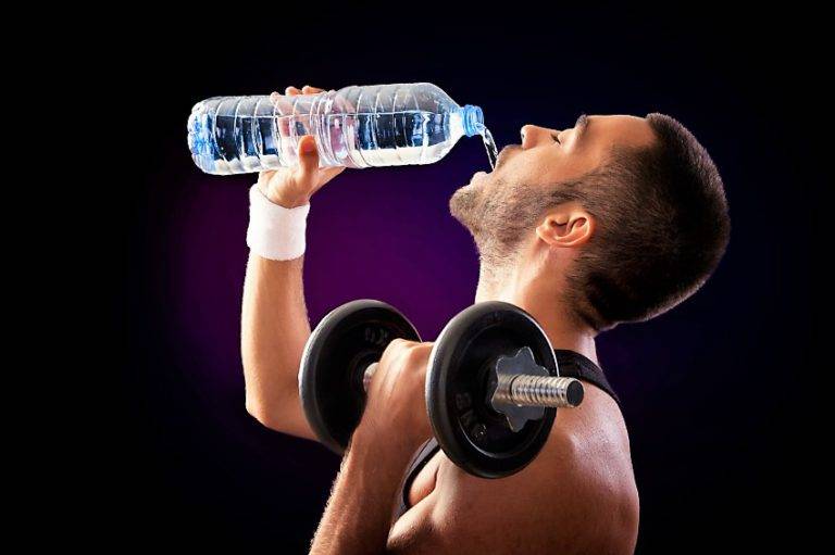 Можно ли пить воду во время тренировки?