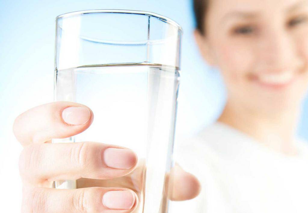 Простой тест в домашних условиях, чтобы узнать, достаточно ли воды вы пьете
