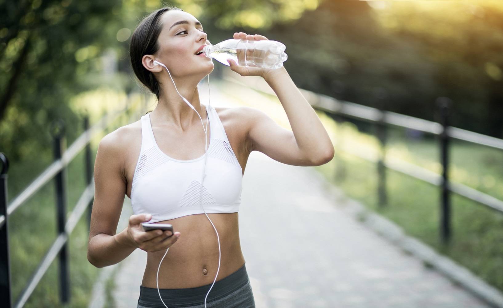 Можно ли пить воду после тренировки — почему, через сколько