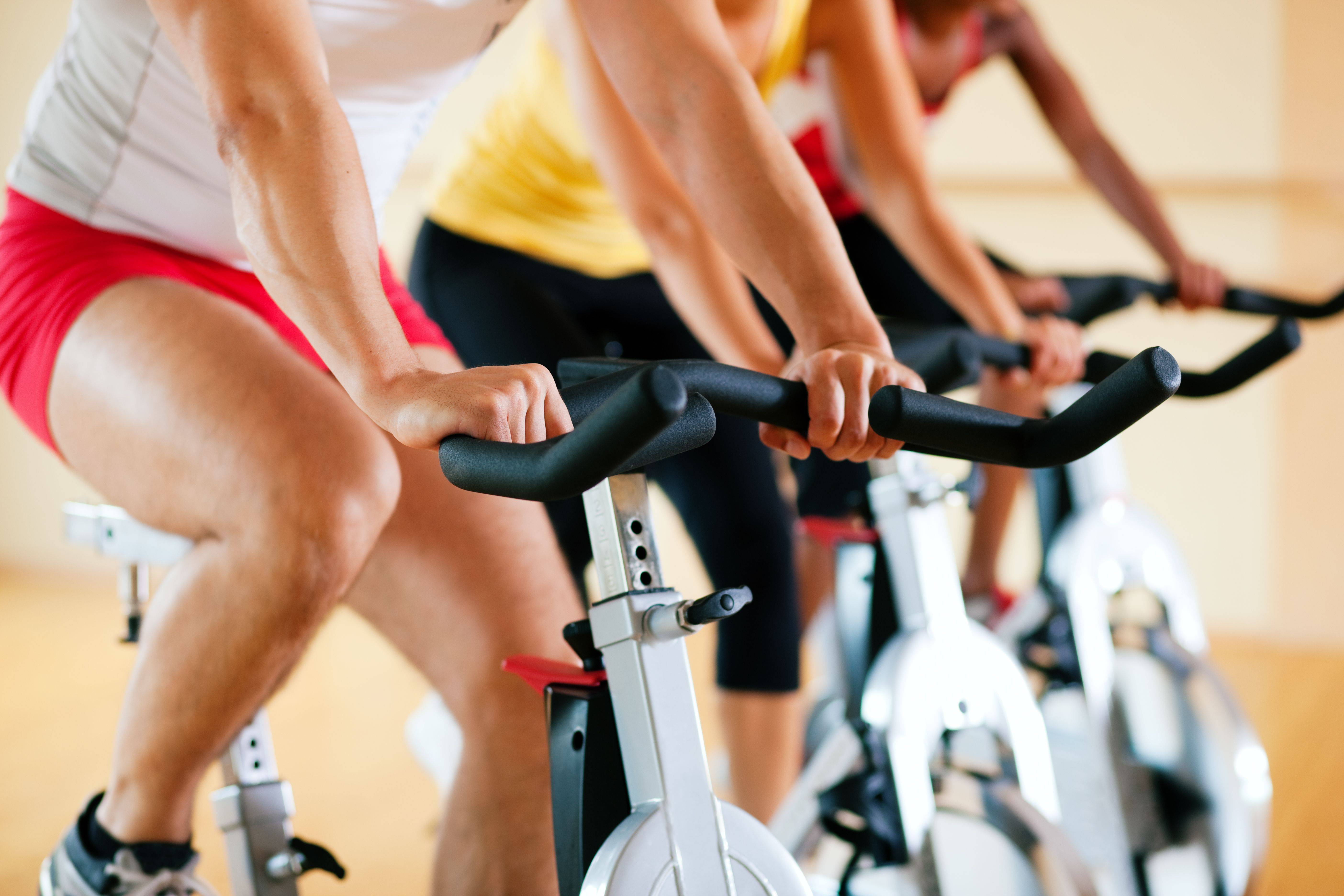 Сайклинг — фитнес на велотренажерах, способствующий быстрому снижению веса